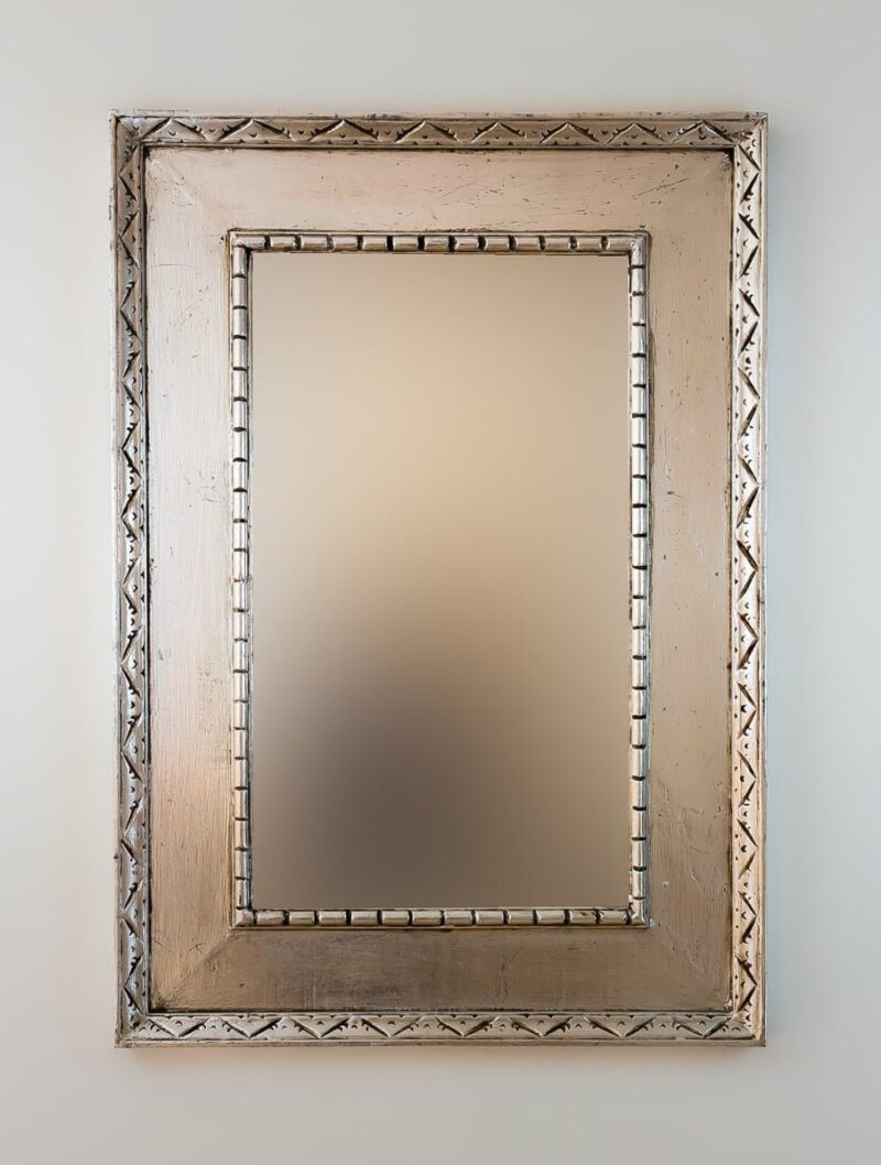 Espejo decorativo de madera Kuping Celeng de 70x100cm en Plata (envejecida)