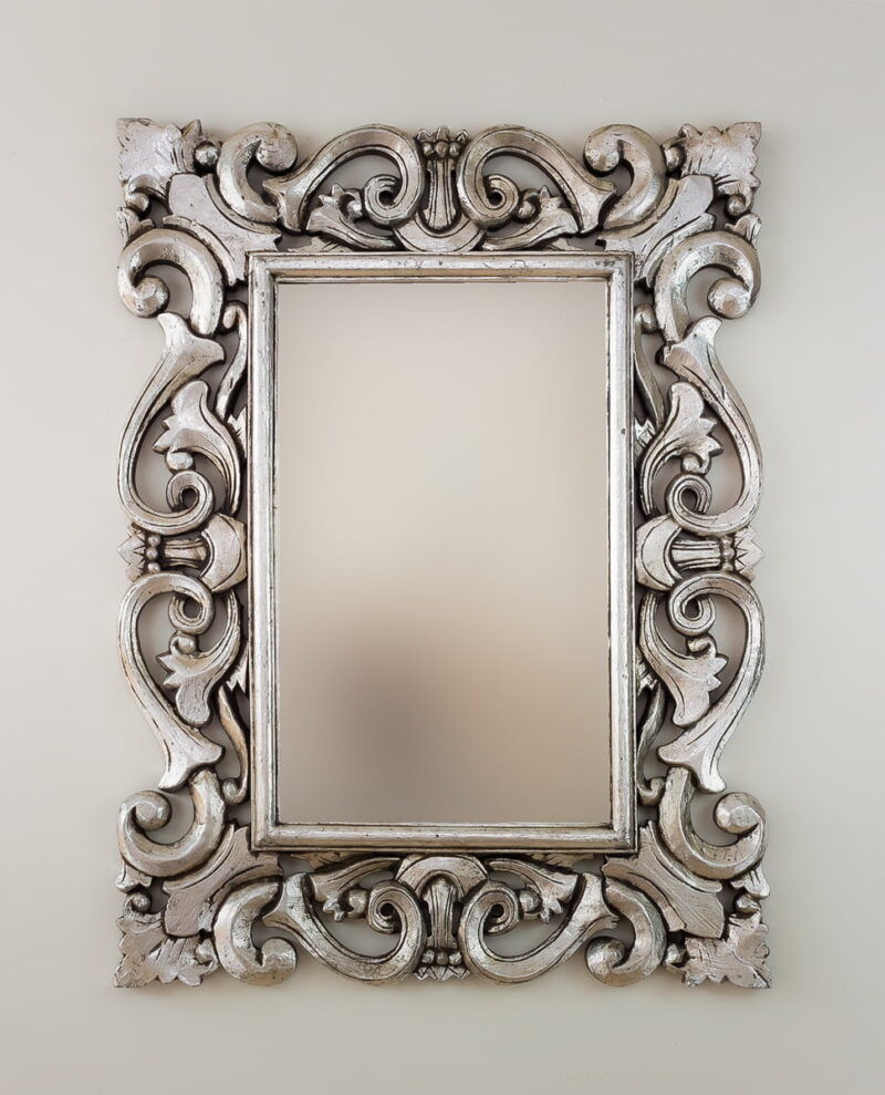 Espejo decorativo de madera Tanduk de 60x80cm en Plata (envejecida)