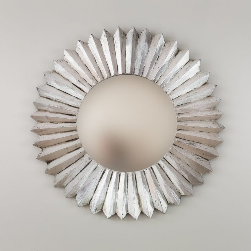 Espejo decorativo tipo sol de madera Surya Circle de 60x60cm en Plata (envejecida)