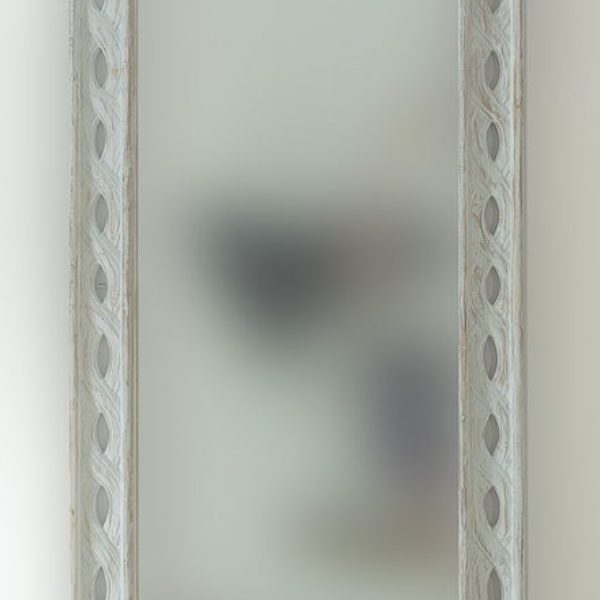 Espejo decorativo de madera Tali Bolong de 160x60 en Blanco decapado
