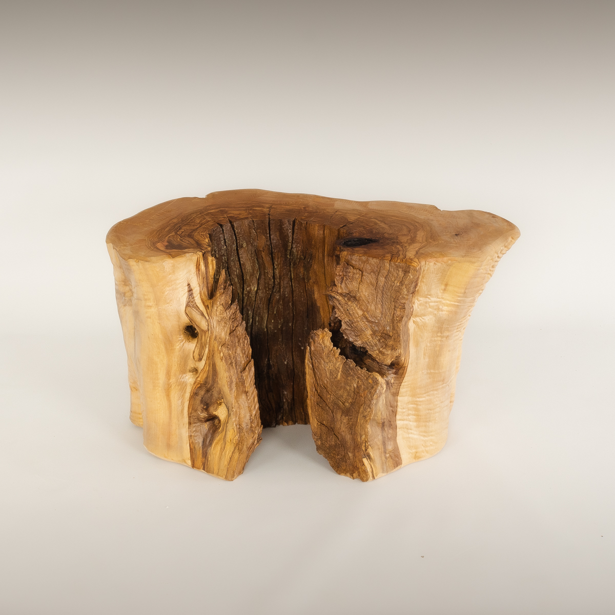 Mesa de Olivo de tronco natural de 35x36x68 | MiRococo.com