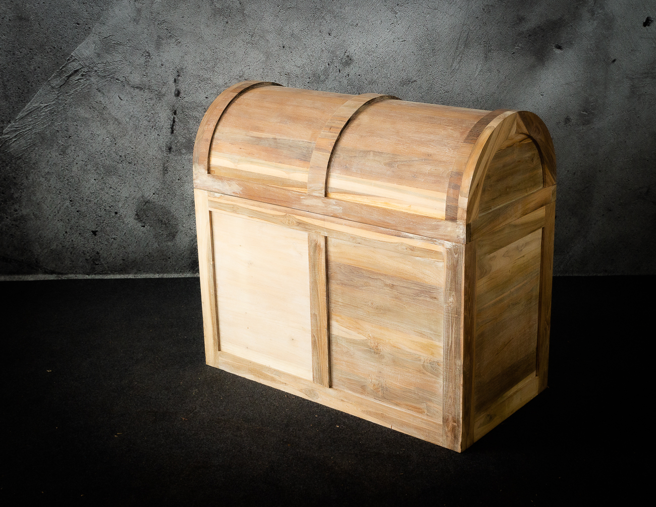 Comprar baúl de madera de teca con cierre metálico