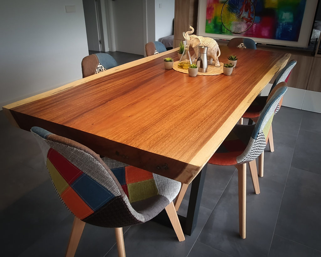 mesa de madera maciza
