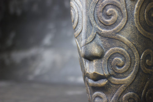 Moai de cerámica para florero o paragüero