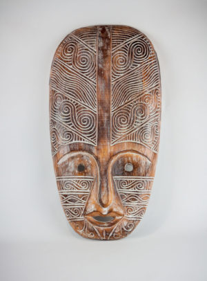 Máscara étnica decorativa tallada en madera de forma artesanal de 60cm. MiRococo