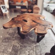 Mesa redonda de tronco de suar de una pieza