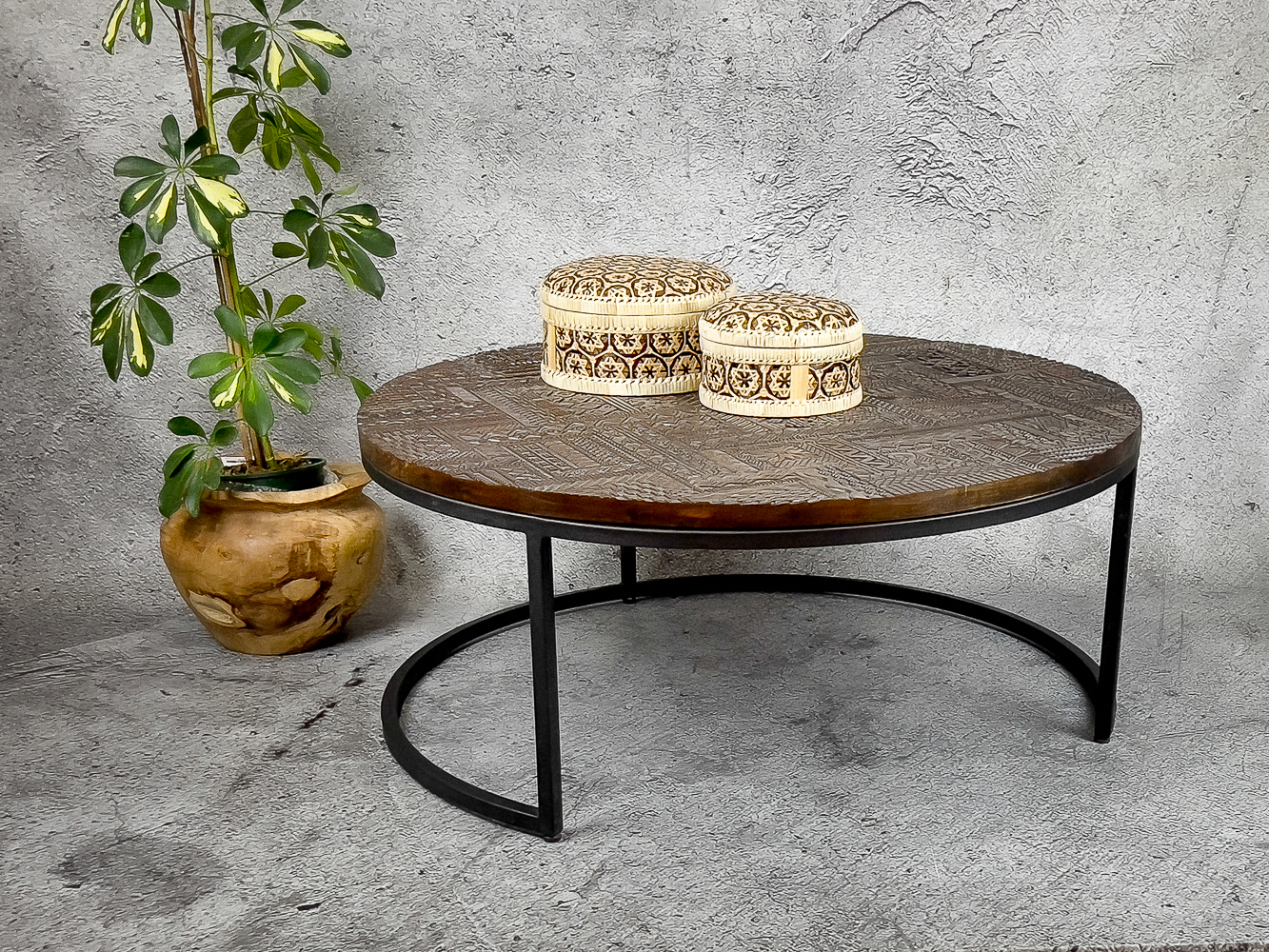 Mesa café redonda de madera de caoba tallada y hierro de 95cm. Rococó