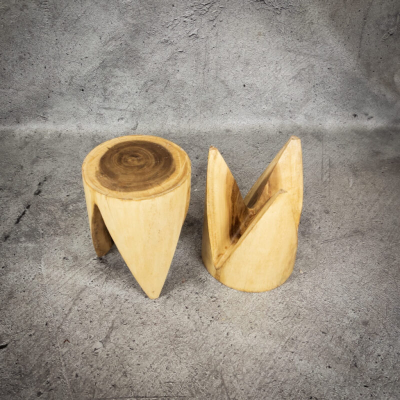 Mueble auxilliar-taburete macizo de Suar. Taburetes gemelos (precio por unidad)