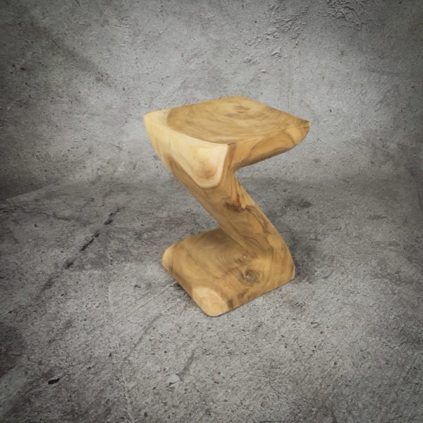 Taburete mueble auxiliar Z stool de madera maciza de Suar de 30x45cm
