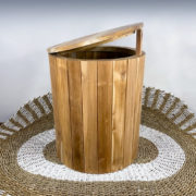 Mesa auxiliar / cesto de madera de Teca reciclada con tapa y espacio interior de 50x60cm