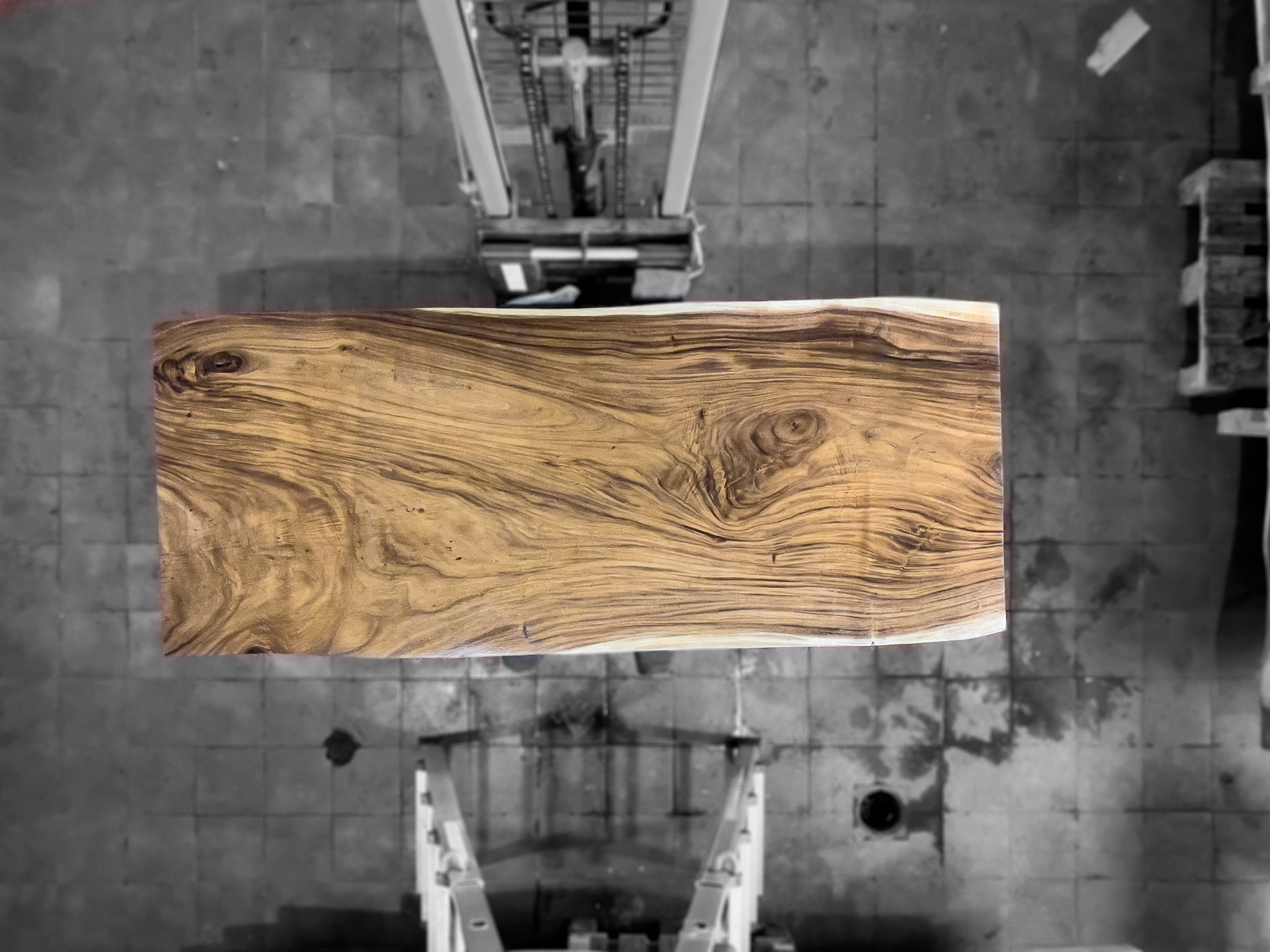 Mesa de Suar en madera maciza de 251 cms