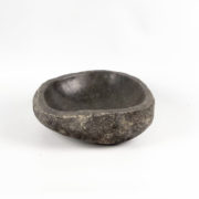 Lavabo pequeño de piedra de rio. Pica de baño (imagen real). De 29 x 26cm | Baños de piedra bonitos en mirococo.com
