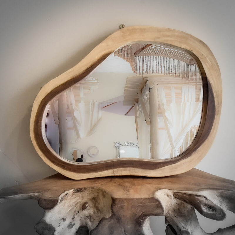 Espejo de madera de Suar con forma natural de 96cm