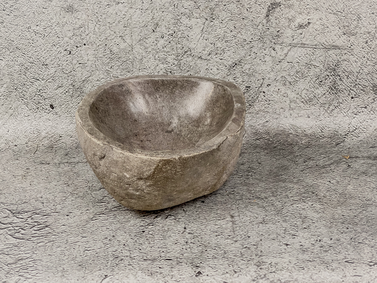 WRIII25-12-2 Lavabo natural pequeño de piedra de rio (imagen real). De 30x32cm