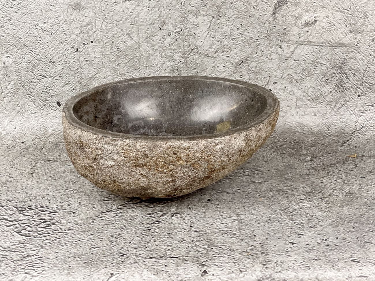 WRIII25-15-2 Lavabo natural pequeño de piedra de rio (imagen real). De 39x27cm