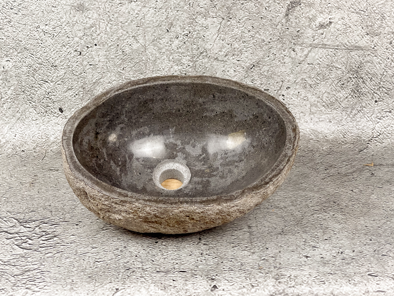 WRIII25-15-3 Lavabo natural pequeño de piedra de rio (imagen real). De 39x27cm