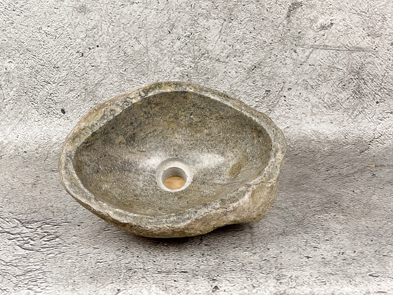 WRIII25-17-3 Lavabo natural pequeño de piedra de rio (imagen real). De 28x38cm
