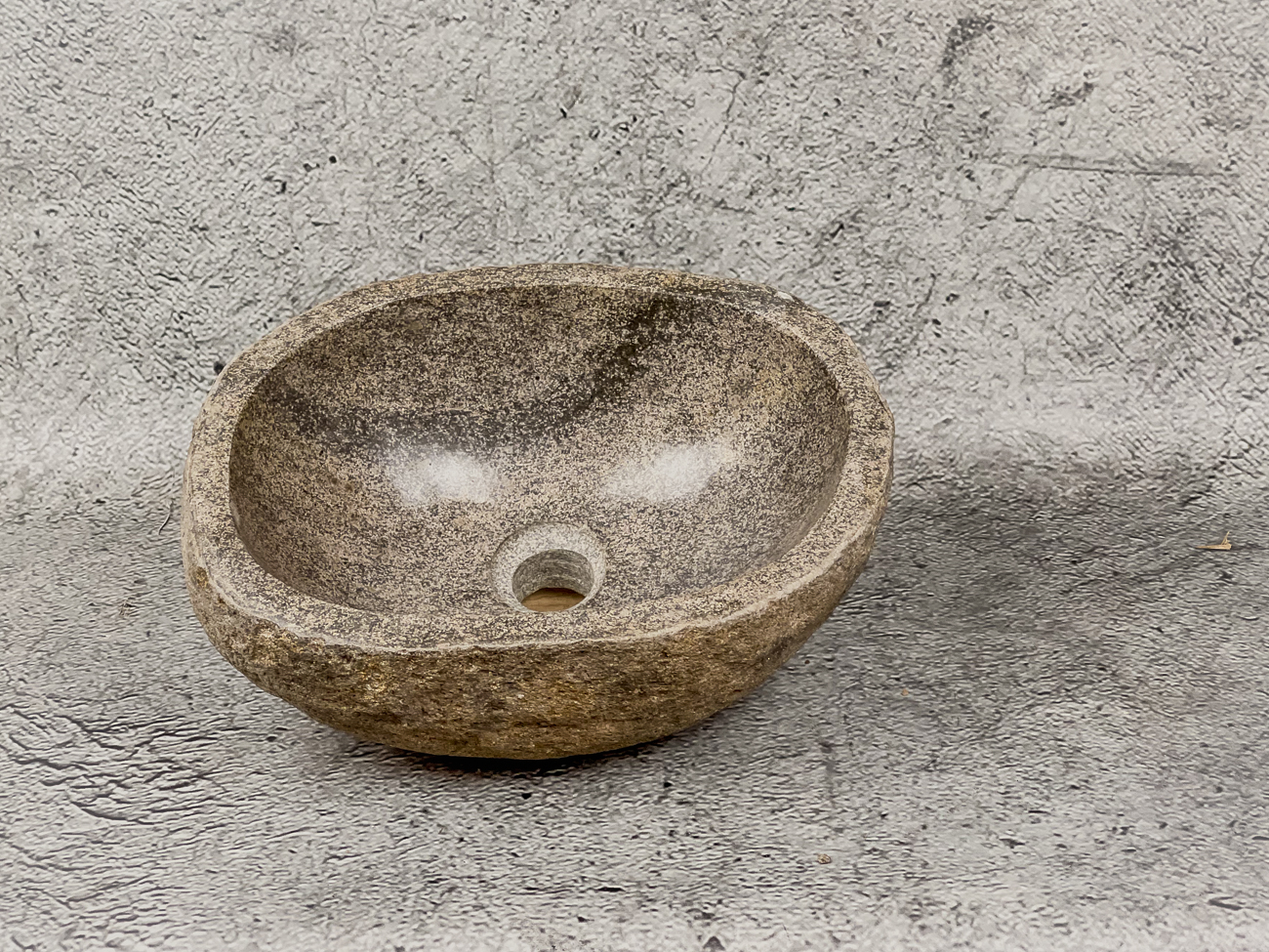 WRIII25-20-3 Lavabo natural pequeño de piedra de rio (imagen real). De 36x26cm