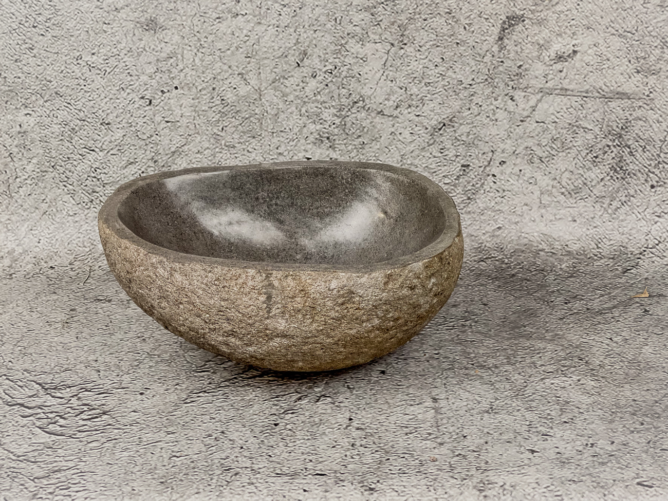 WRIII25-21-2 Lavabo natural pequeño de piedra de rio (imagen real). De 36x27cm