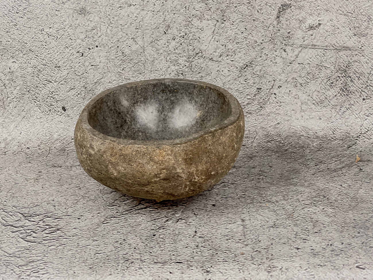 WRIII25-24-2 Lavabo natural pequeño de piedra de rio (imagen real). De 29x31cm