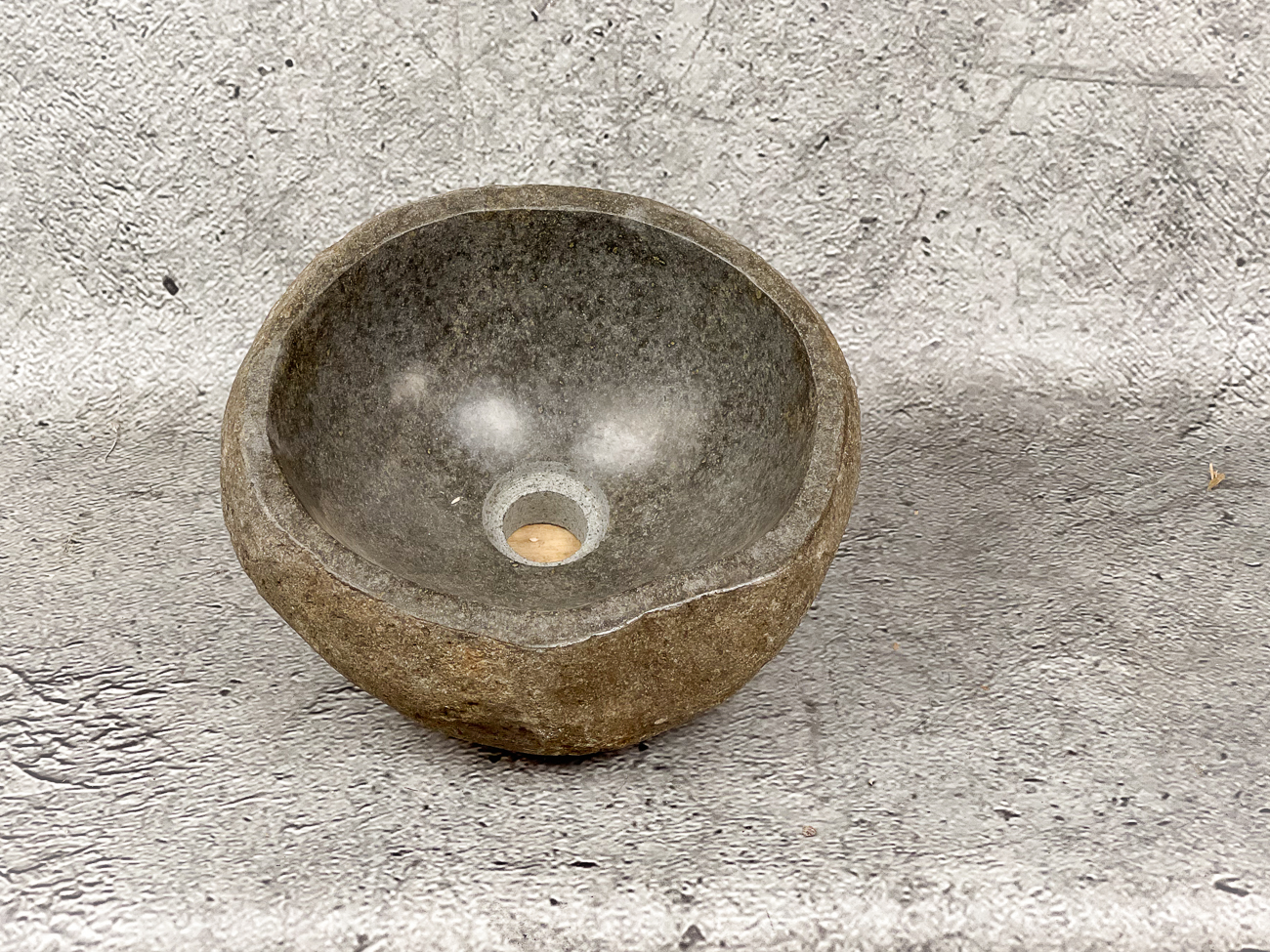 WRIII25-24-3 Lavabo natural pequeño de piedra de rio (imagen real). De 29x31cm