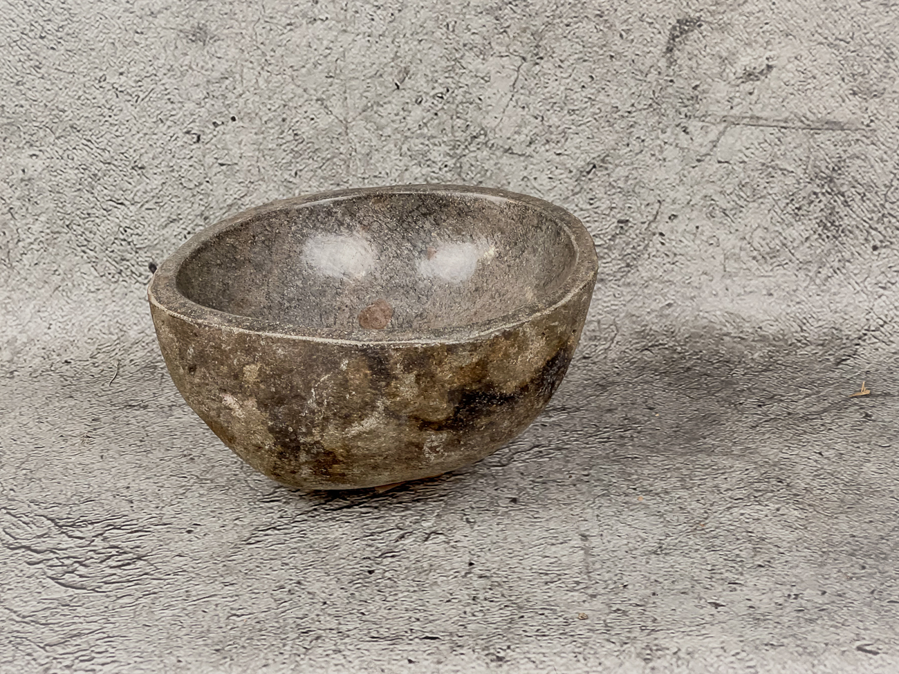 WRIII25-25-2 Lavabo natural pequeño de piedra de rio (imagen real). De 34x29cm