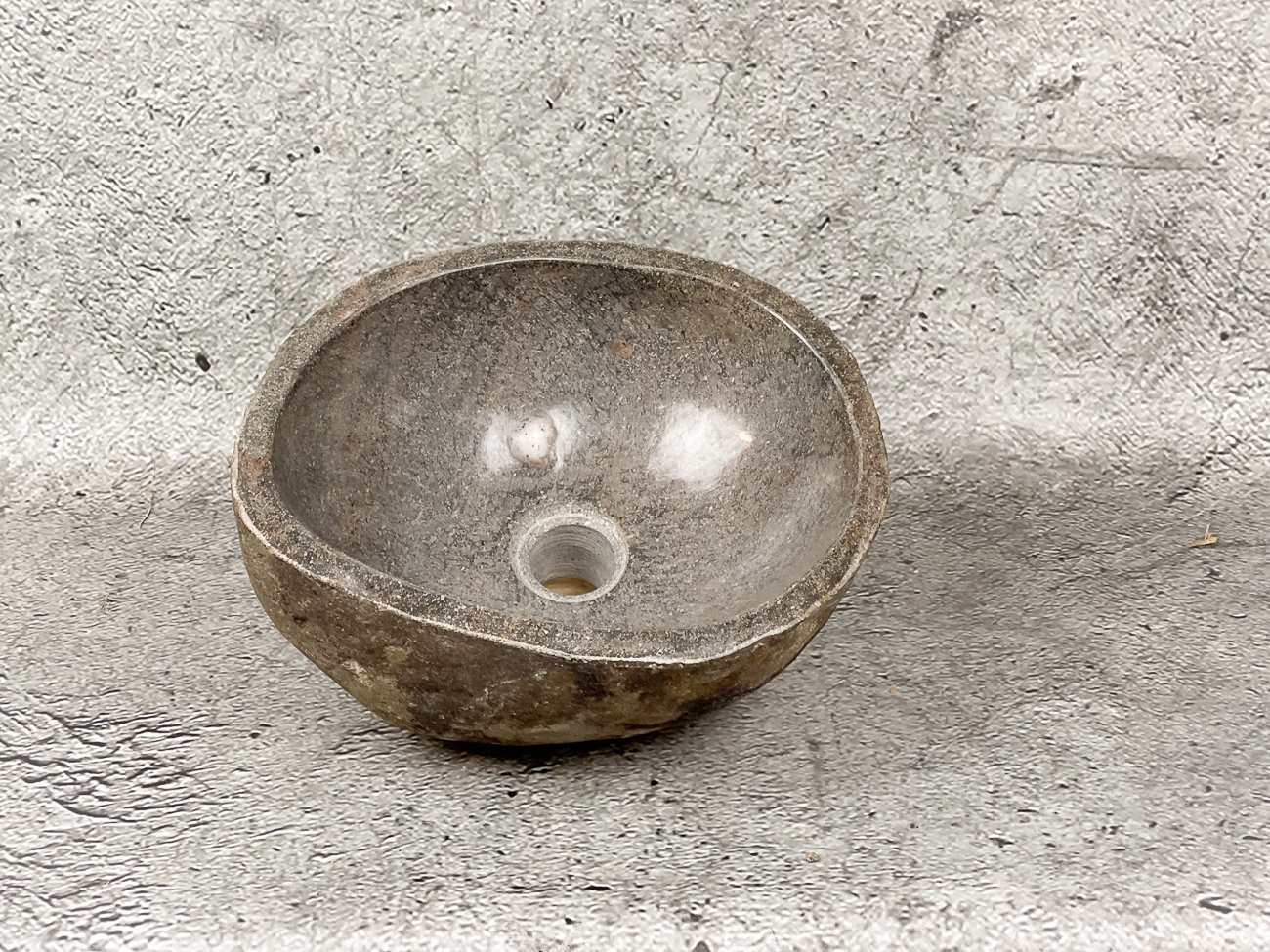 WRIII25-25-3 Lavabo natural pequeño de piedra de rio (imagen real). De 34x29cm