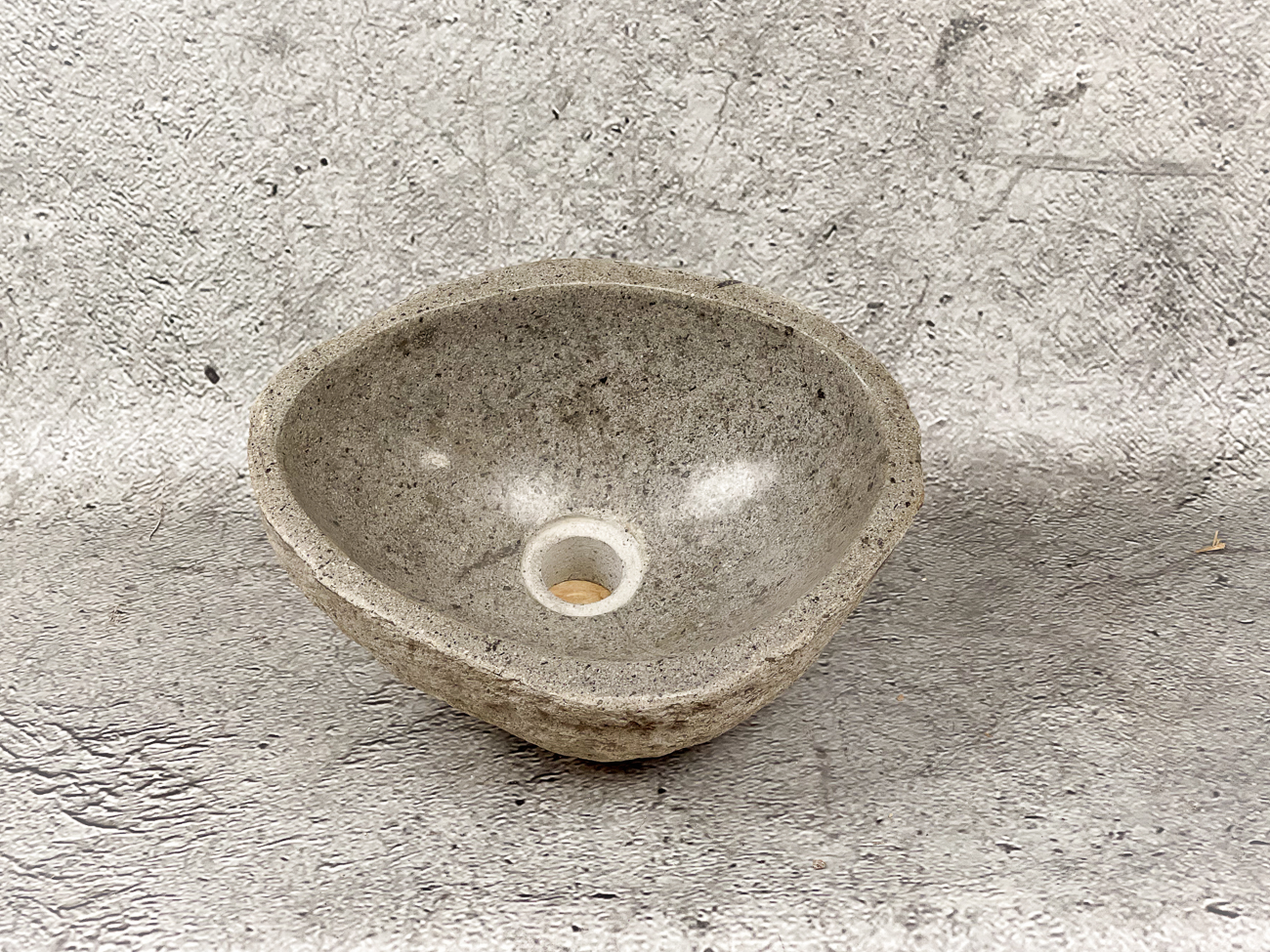 WRIII25-28-3 Lavabo natural pequeño de piedra de rio (imagen real). De 35x28cm