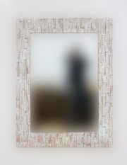 Espejo decorativo de madera Catak Bendy de 120x90 en Blanco decapado