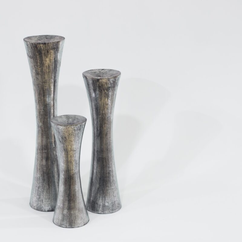 Candelabro Kalú de madera, acabado plata envejecida